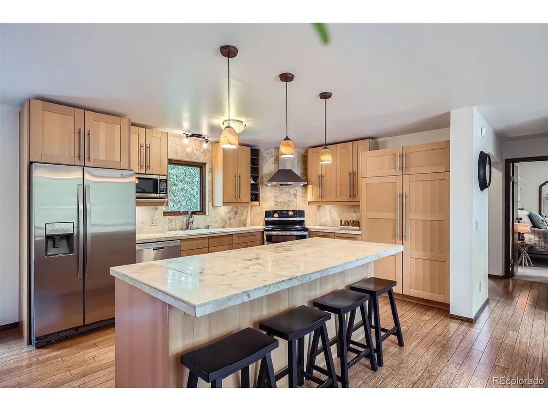 Photo of 674 Summit Dr