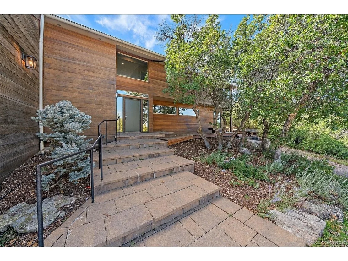 Photo of 560 Valley Rd