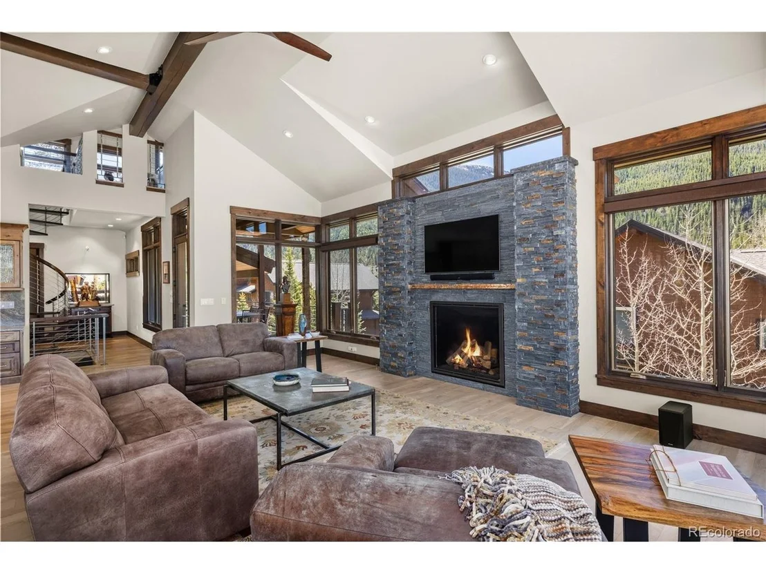 Photo of 70 Tieze Ln