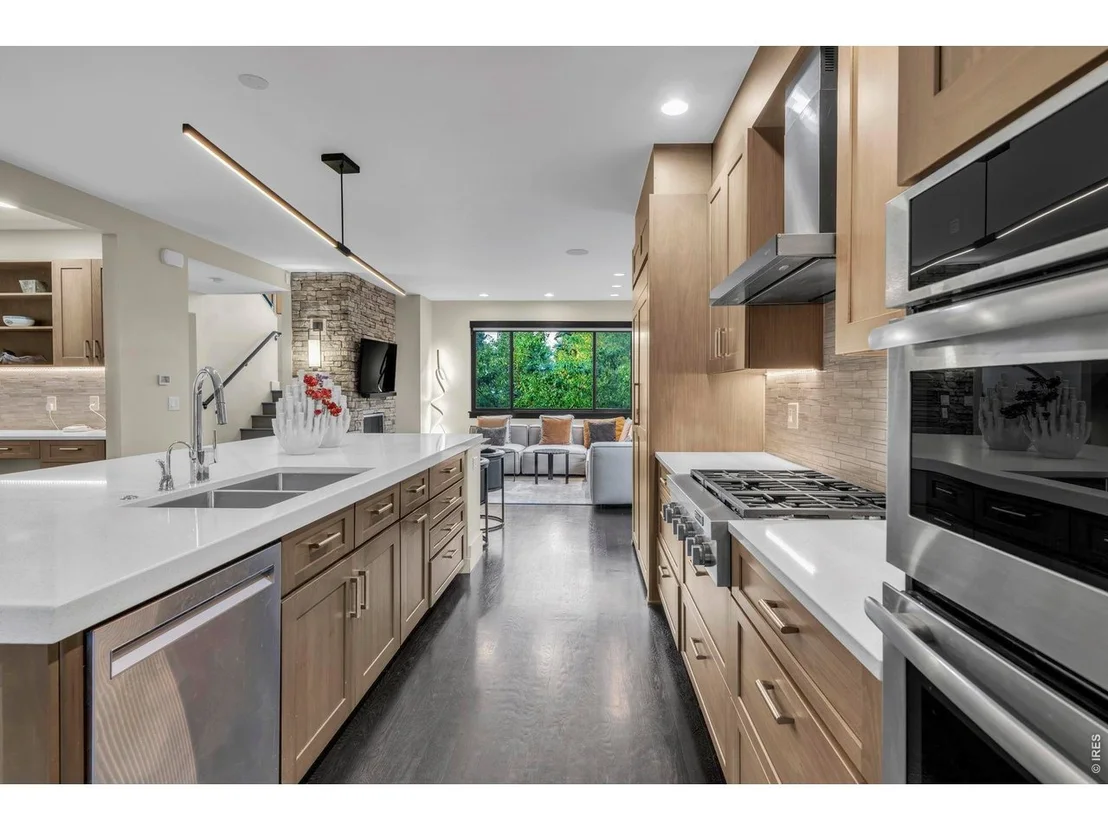 Photo of 350 15th St