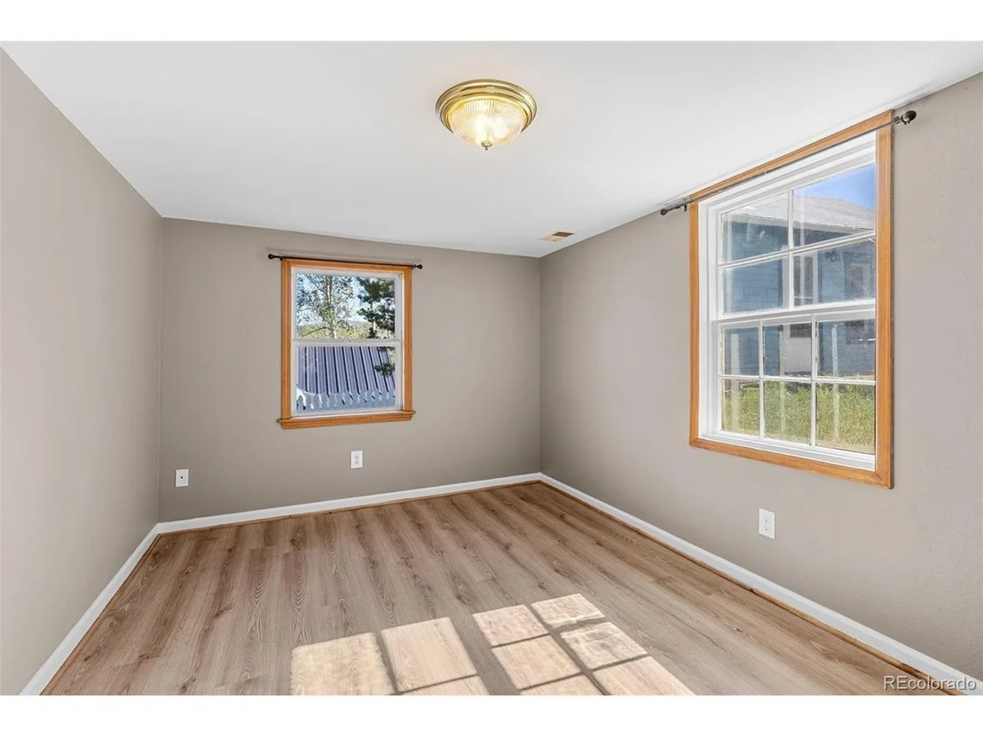 Photo of 350 Spring St