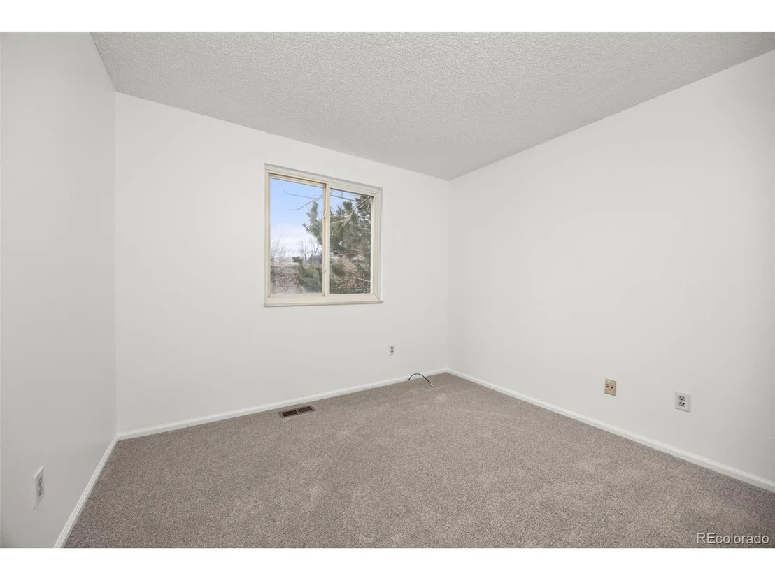 Photo of 8037 Iris Ct