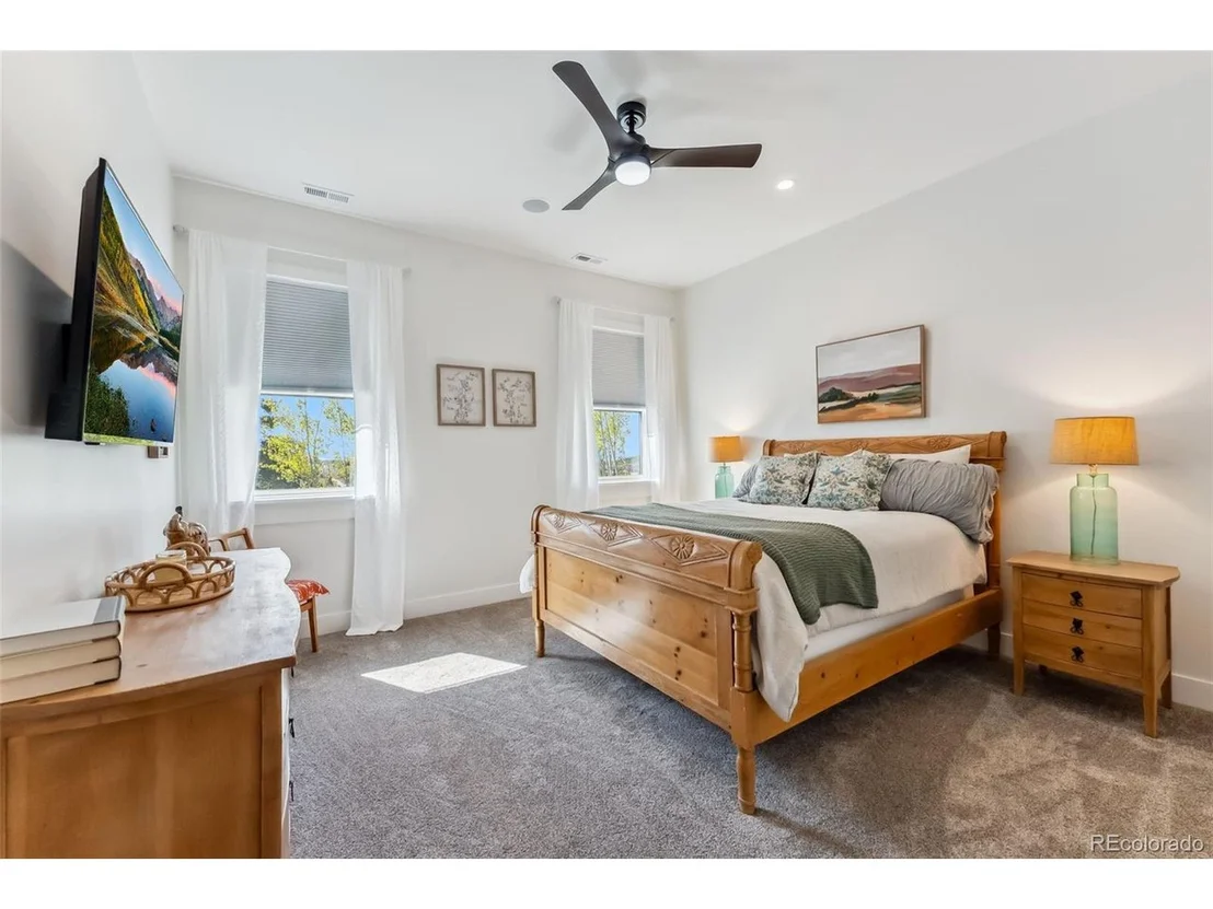 Photo of 372 Park View Dr
