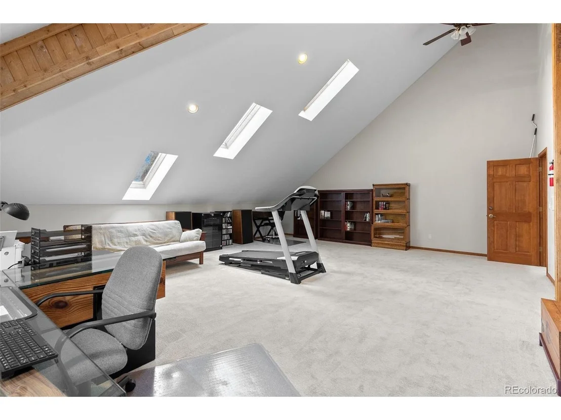 Photo of 665 Meadow Dr