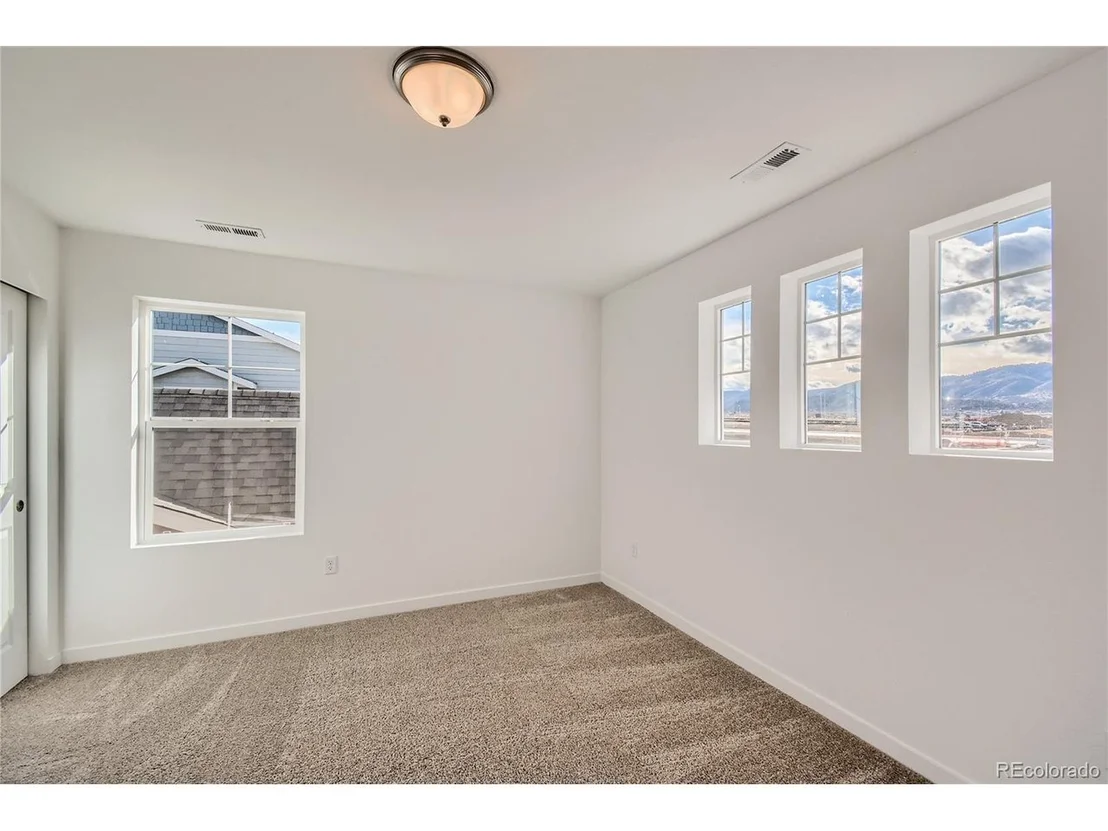 Photo of 533 High Point Dr