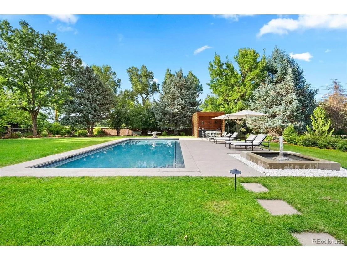 Photo of 5 Cherrymoor Dr