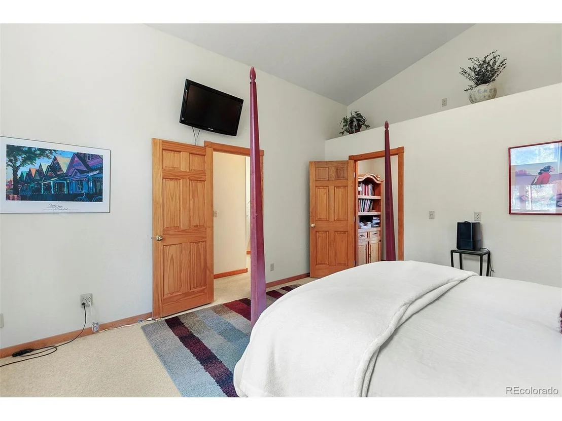 Photo of 212 Fairview Blvd