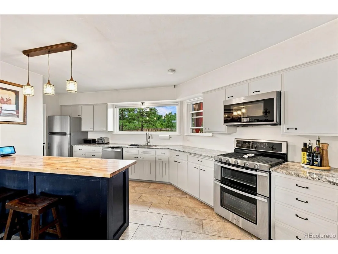 Photo of 8087 Oak Dr