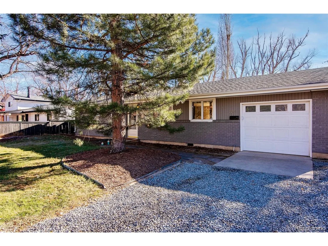 Photo of 2212 Edgewood Dr