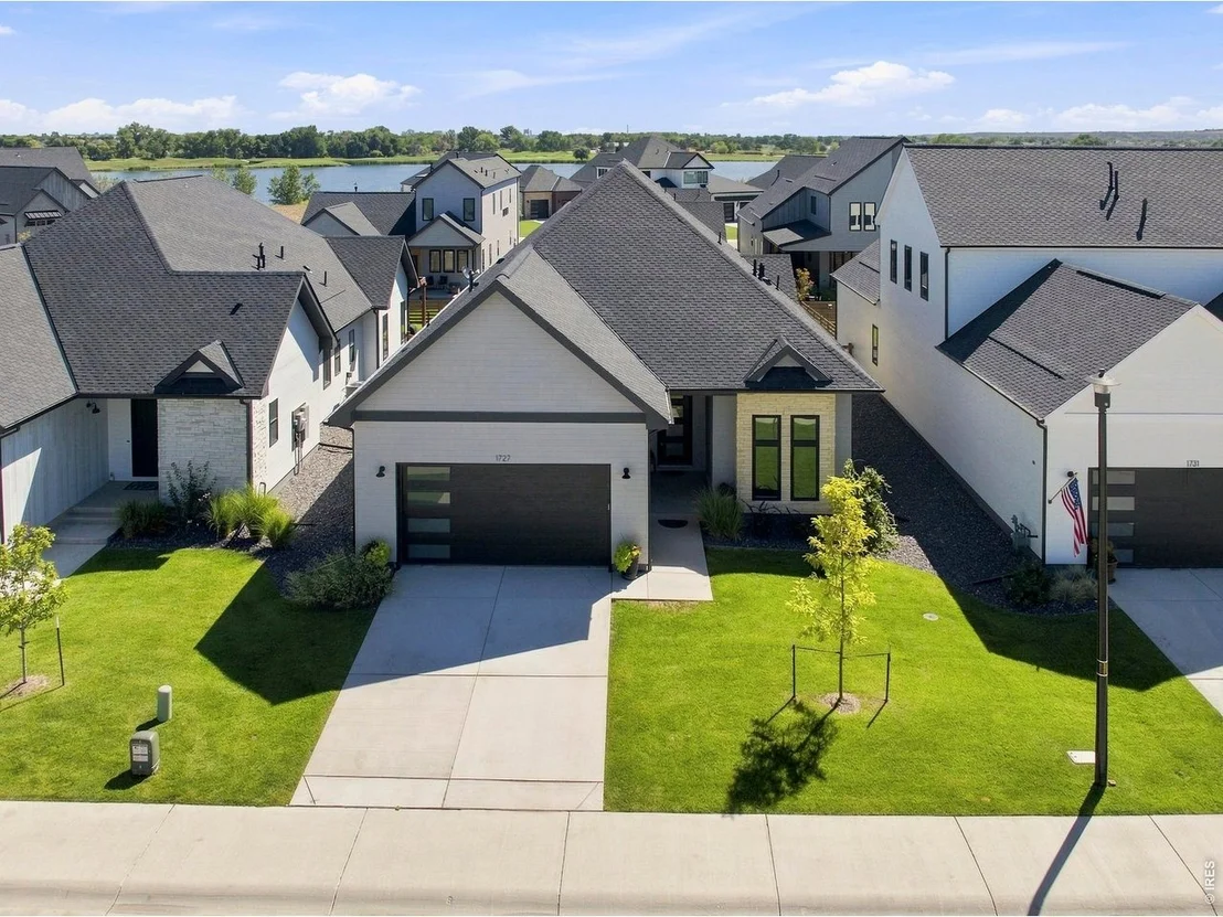 Photo of 1727 Barefoot Dr