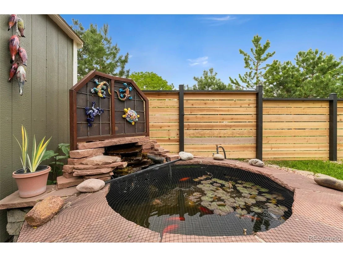 Photo of 831 Crescent Dr