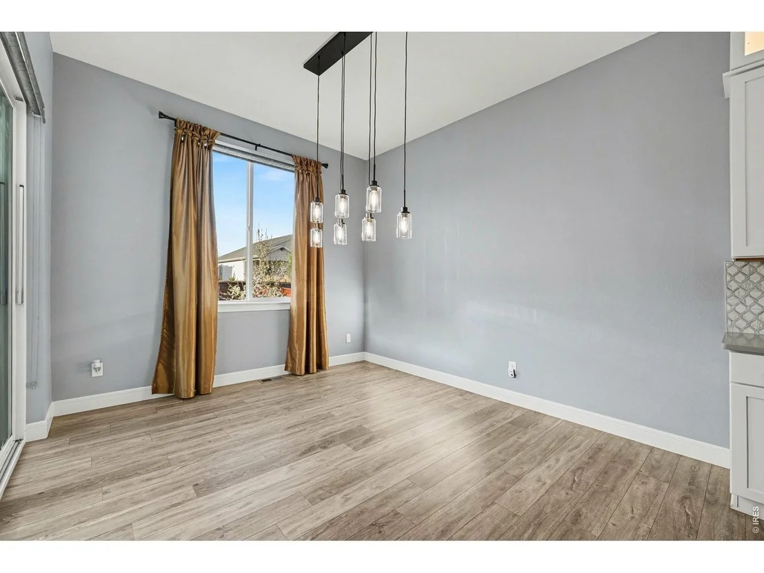 Photo of 250 Sutherland Dr