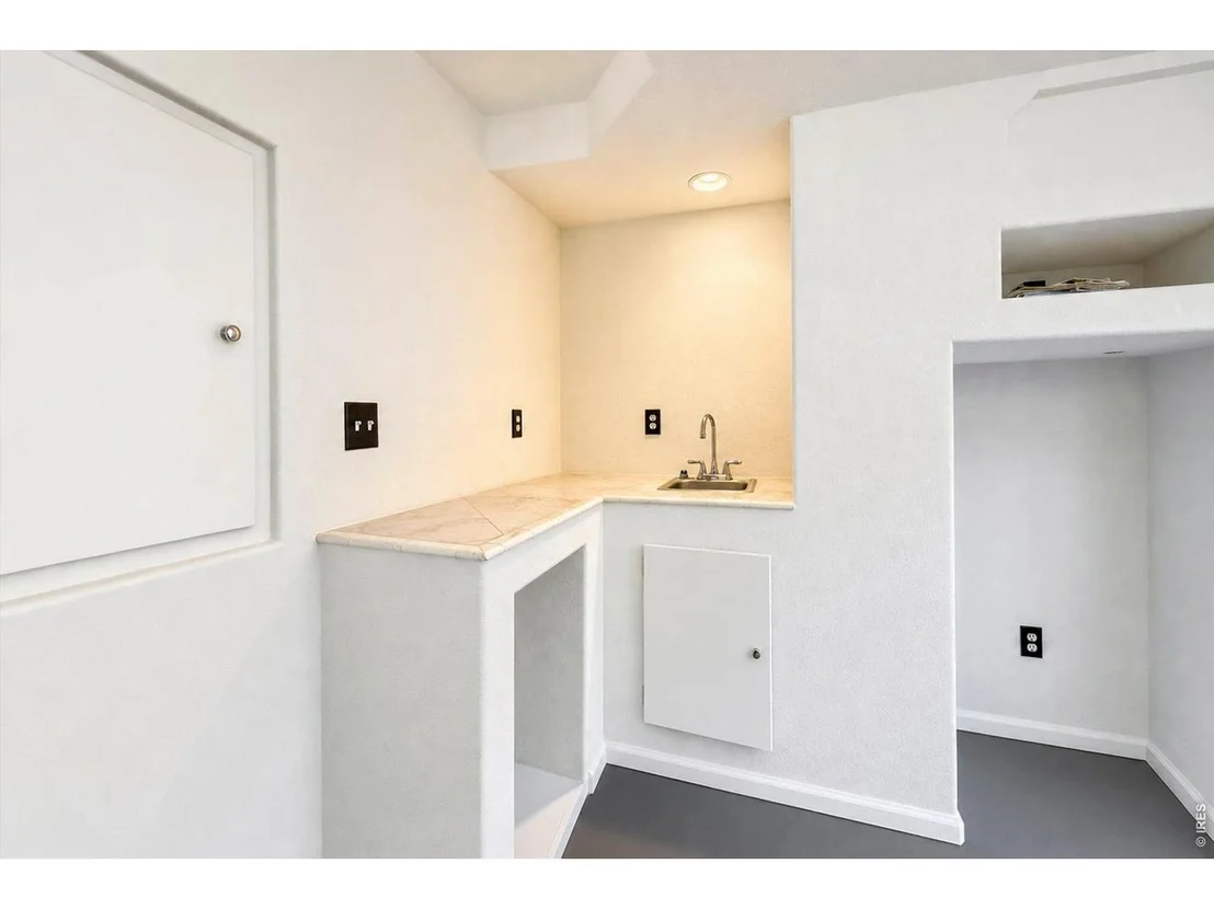 Photo of 1104 Fall River Cir
