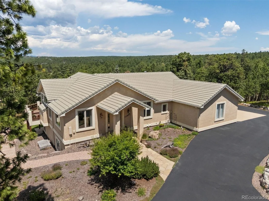 Photo of 17551 Colonial Park Dr