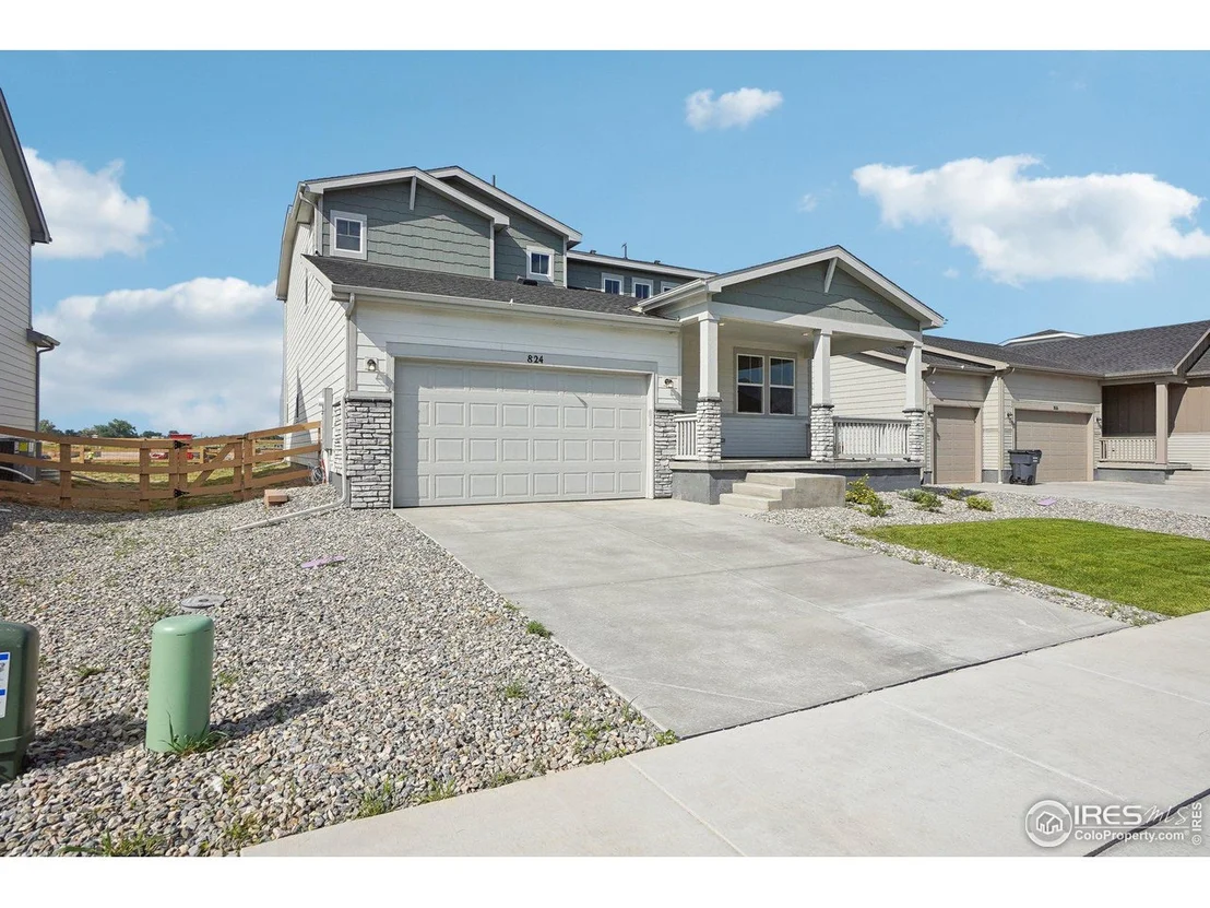 Photo of 824 Hummocky Way