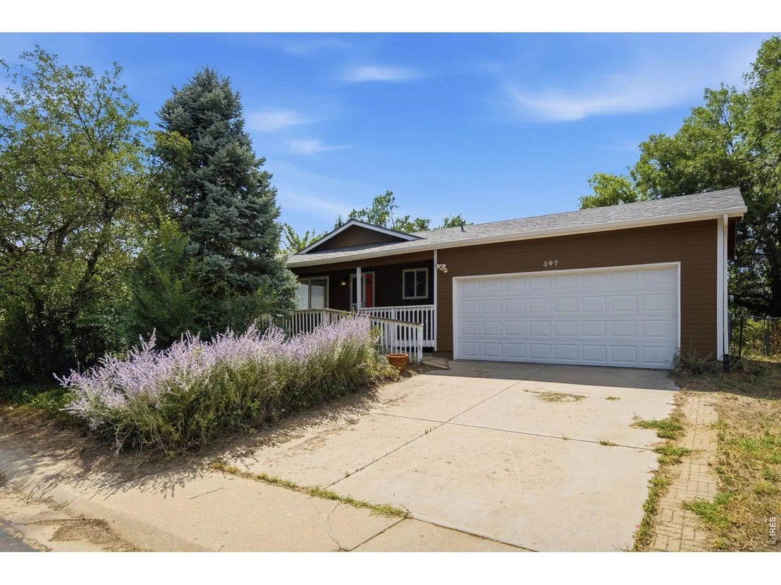 Photo of 347 Walnut Dr