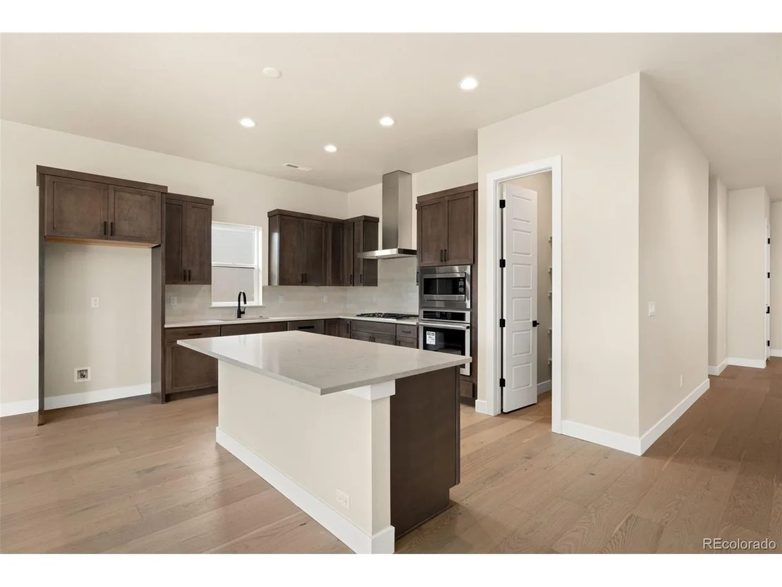 Photo of 1728 Barefoot Dr