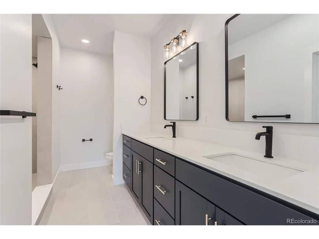 Photo of 1301 James Rd