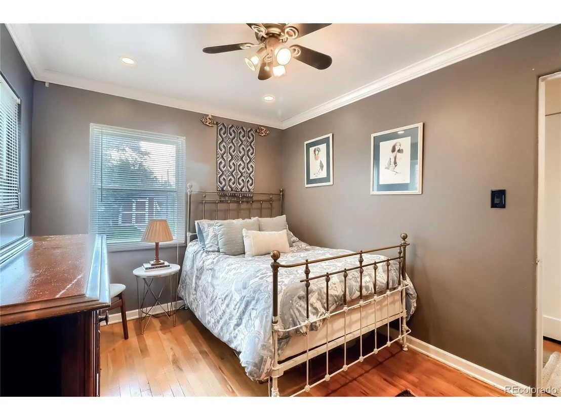 Photo of 995 Elm St