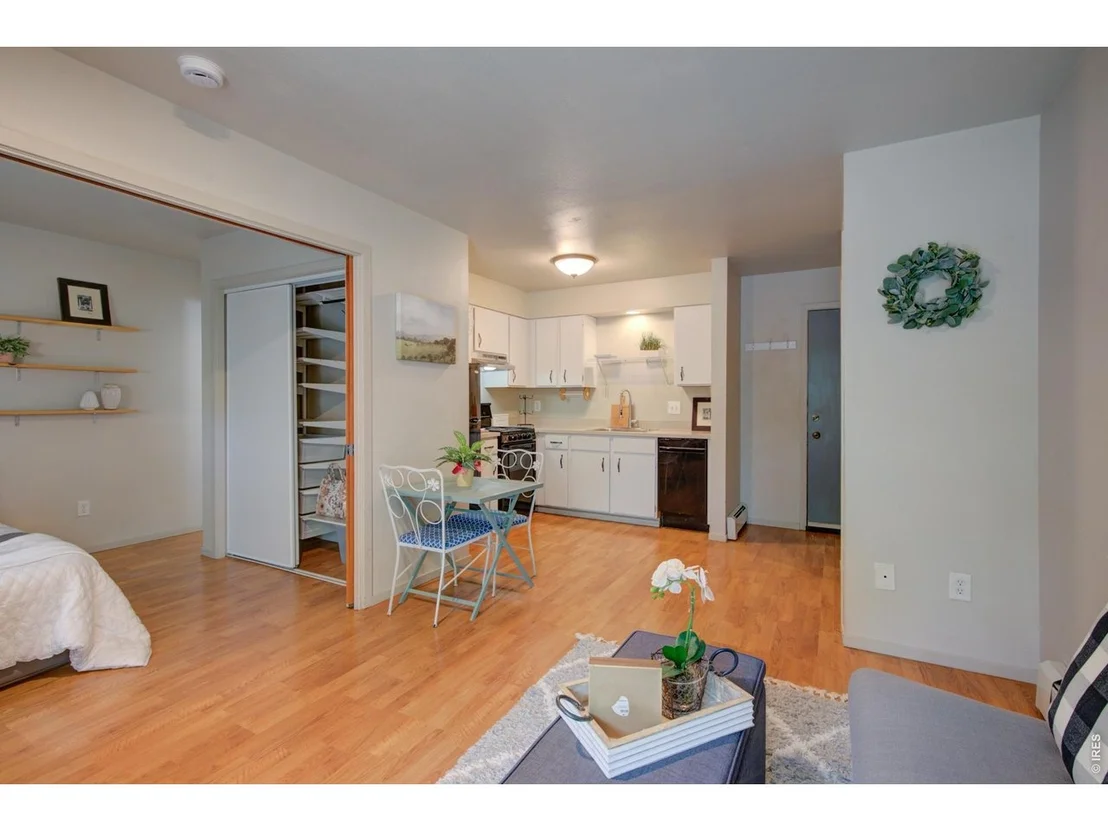Photo of Unit 1 at 2711 Mapleton Ave