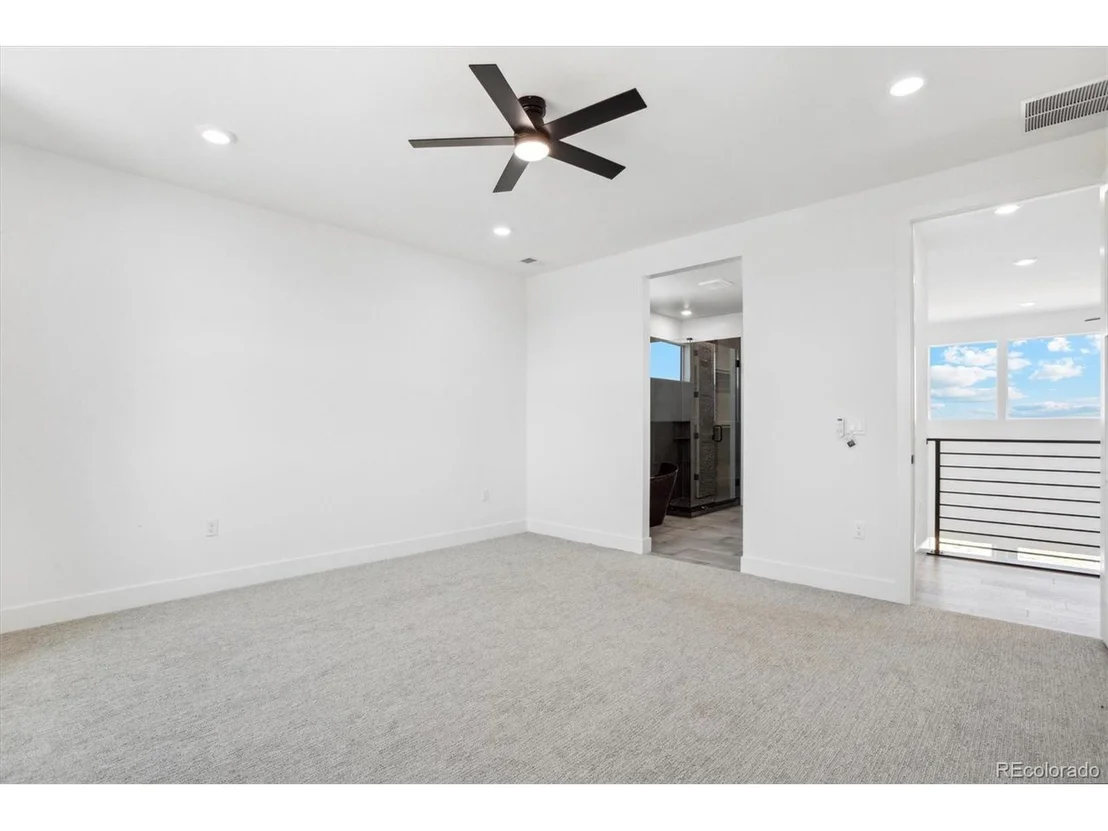 Photo of 995 Pinehurst Ct