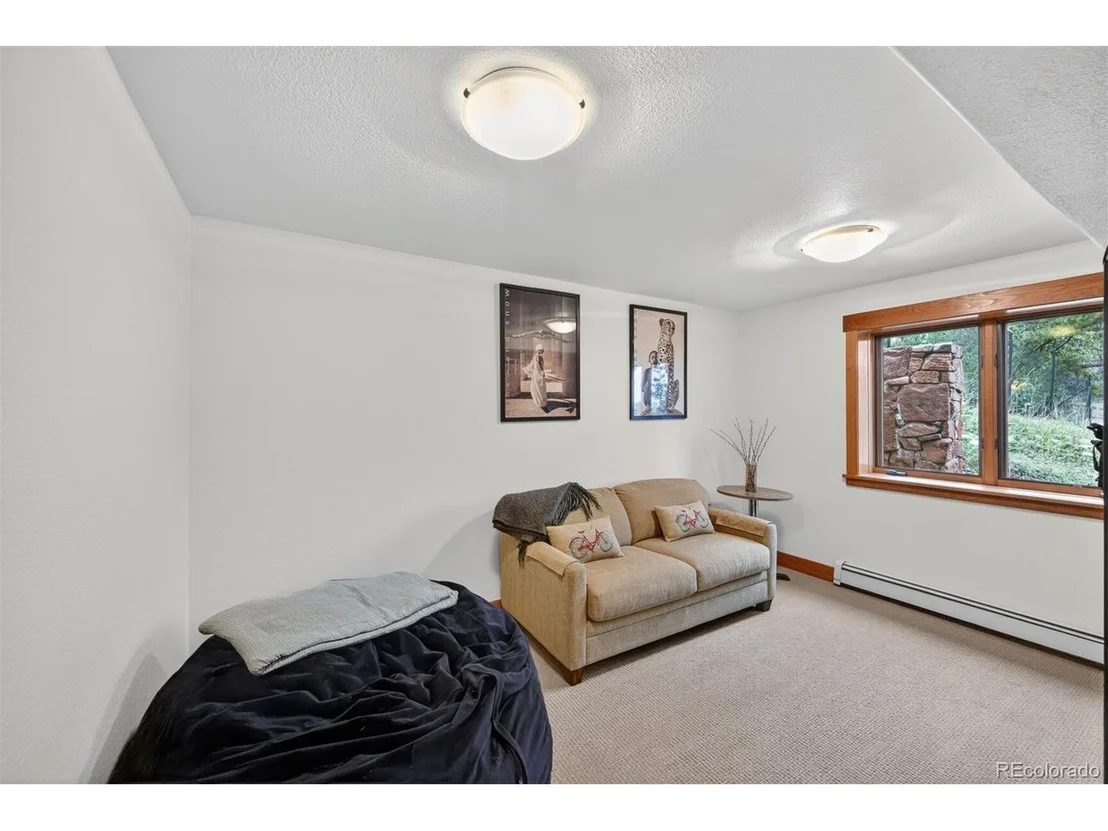 Photo of 528 W Meadow Rd