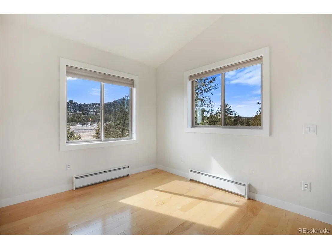 Photo of 142 Hackamore Dr