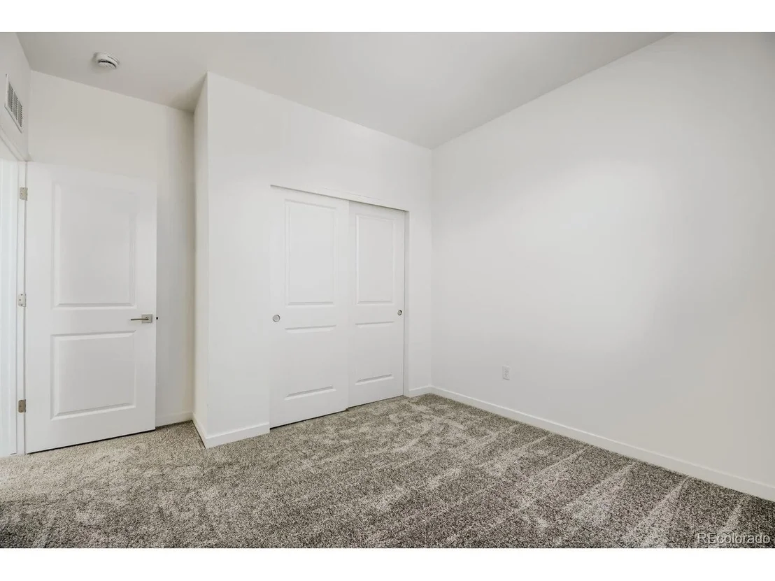 Photo of 46426 Heritage Ave