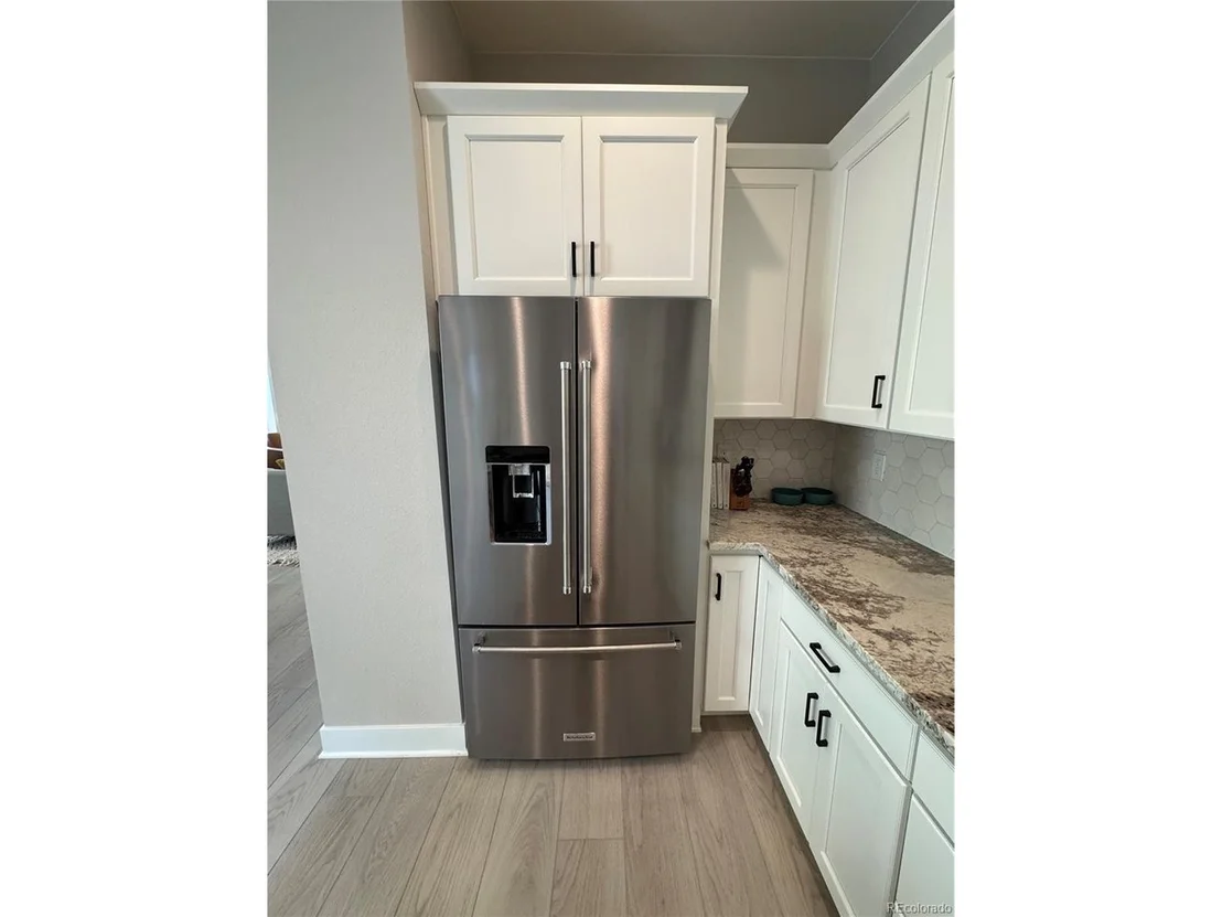 Photo of 958 Superior Dr