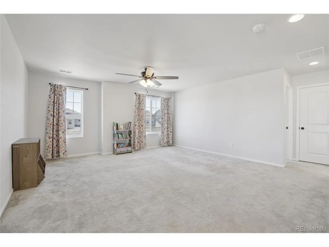 Photo of 677 Iris St