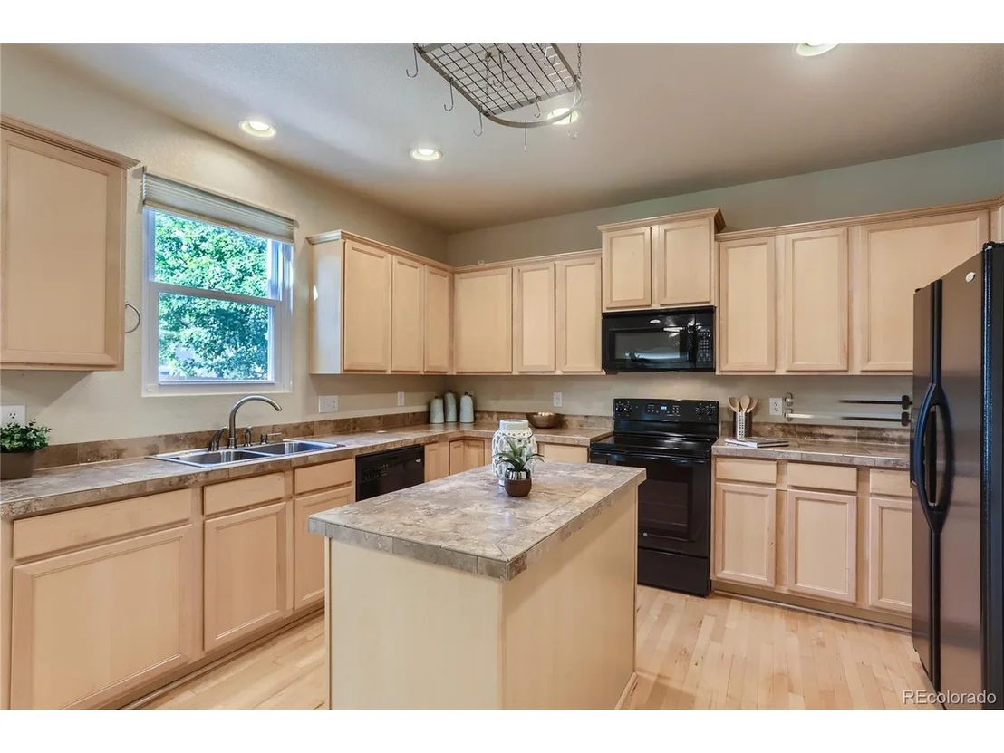 Photo of 6896 Sunburst Ave