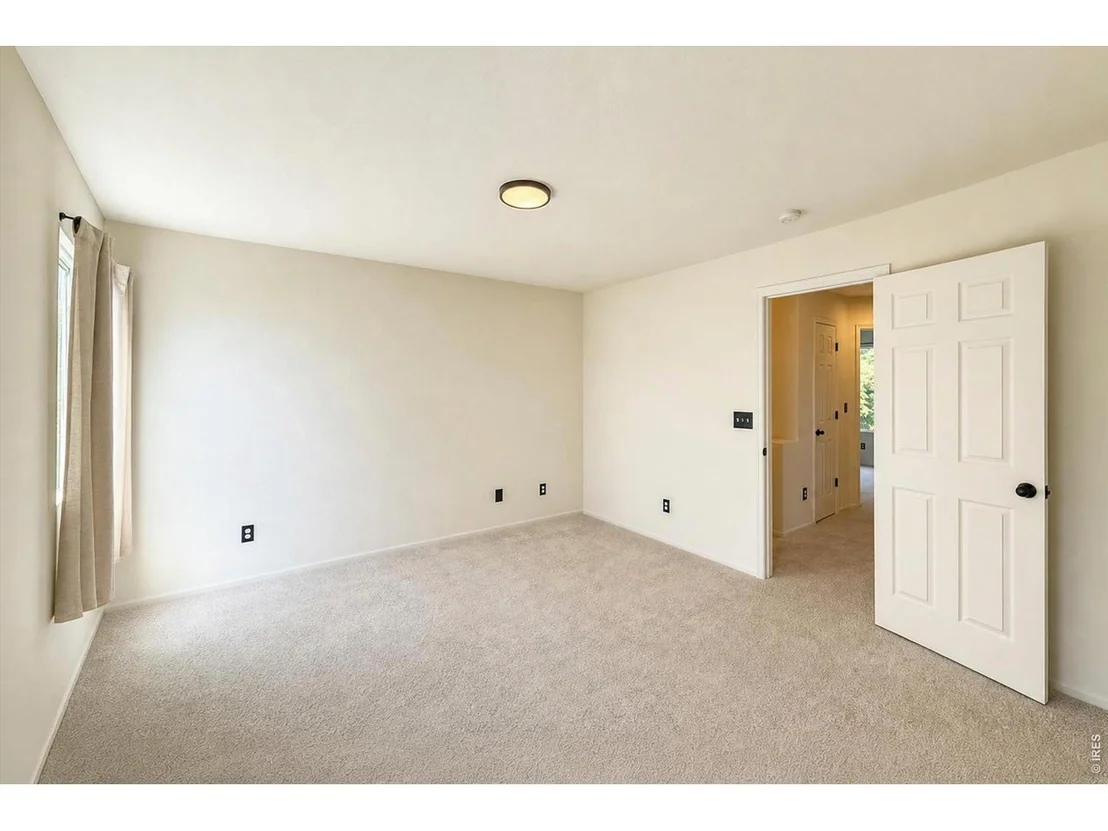 Photo of 1104 Fall River Cir