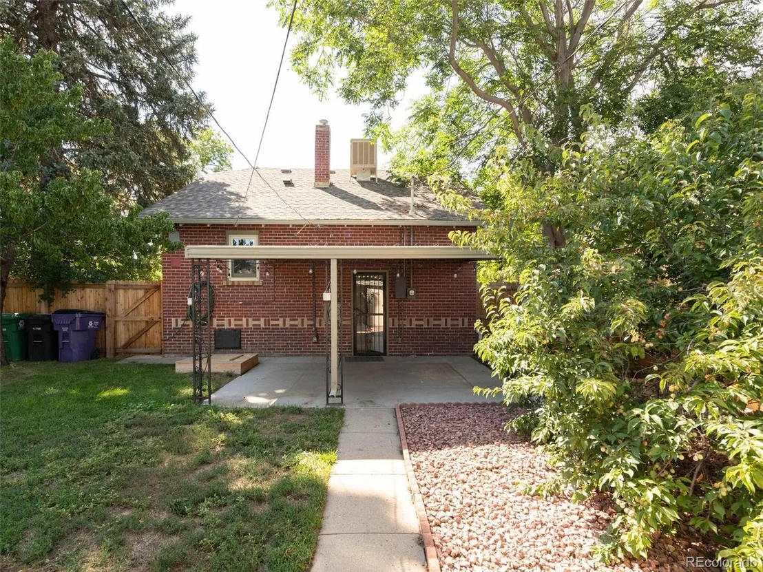 Photo of 2886 Dexter St