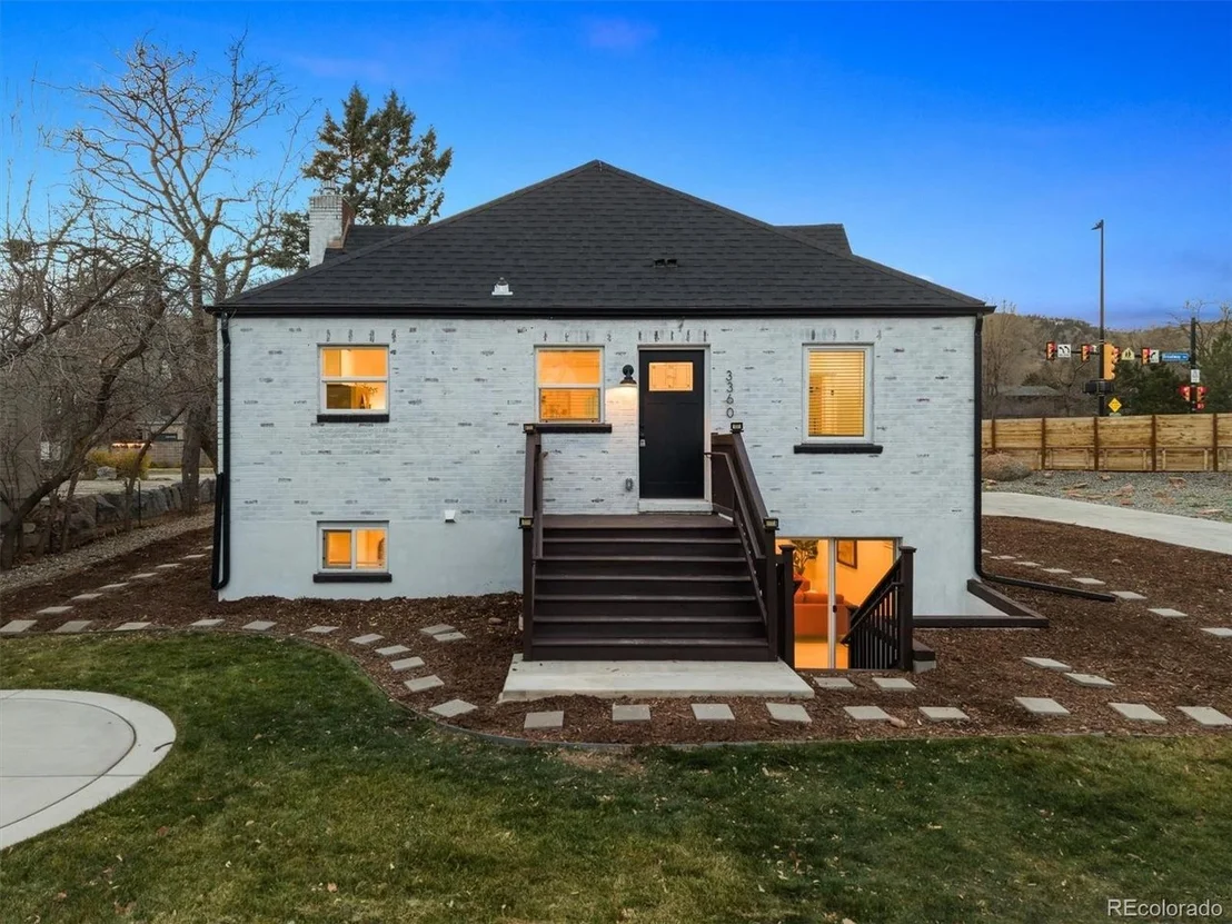 Photo of 3360 Broadway St
