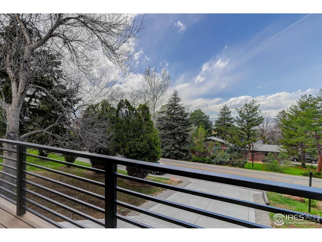 Photo of 1048 Westview Dr