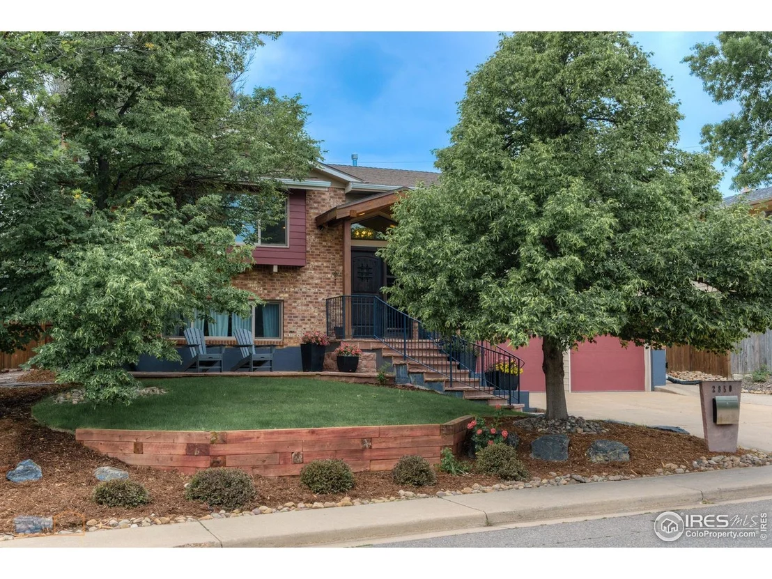 Photo of 2850 Emerson Ave