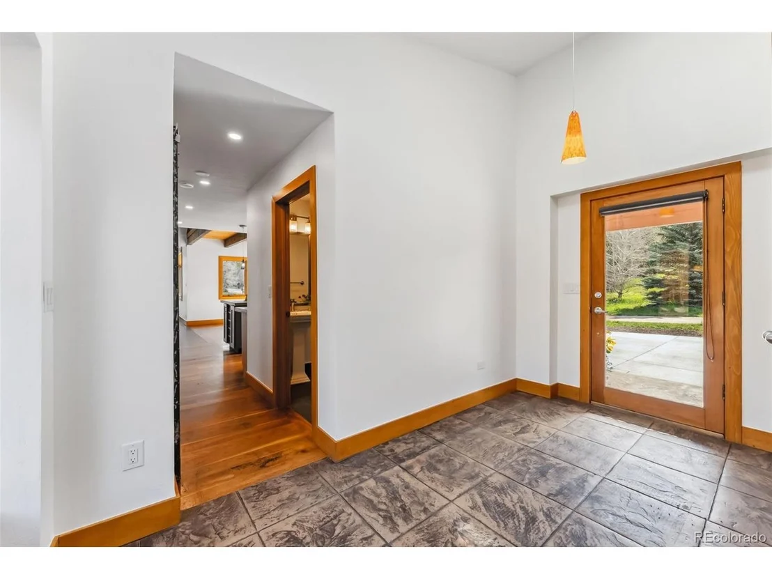 Photo of 475 Vail Cir