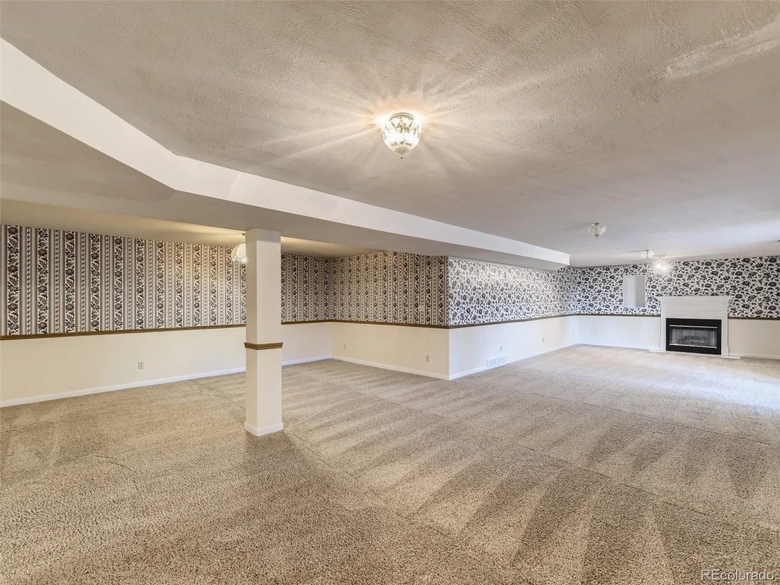 Photo of 7992 E Windcrest Row