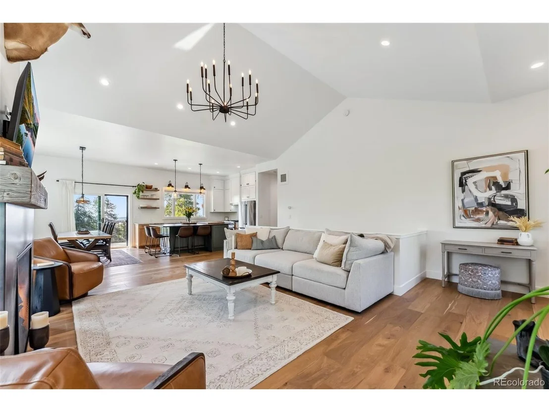 Photo of 372 Park View Dr