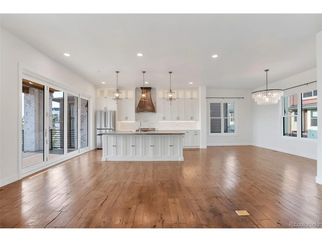 Photo of 410 Superior Dr