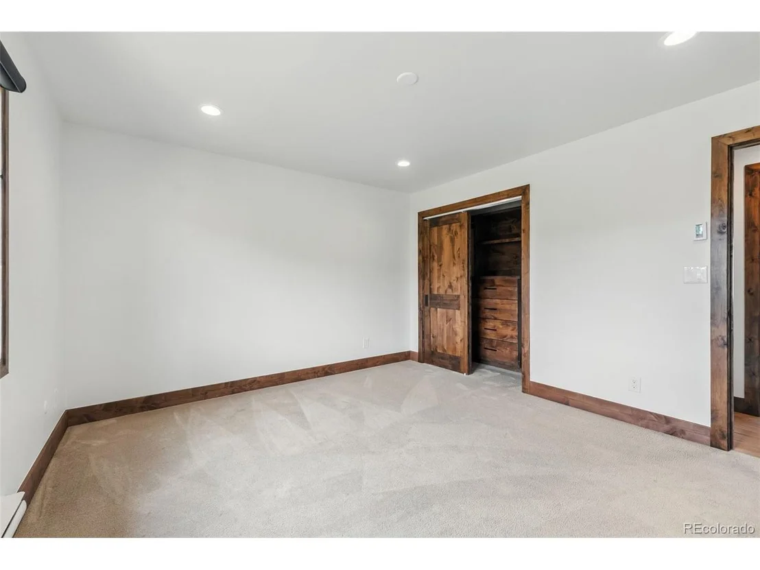 Photo of 815 Summit Dr