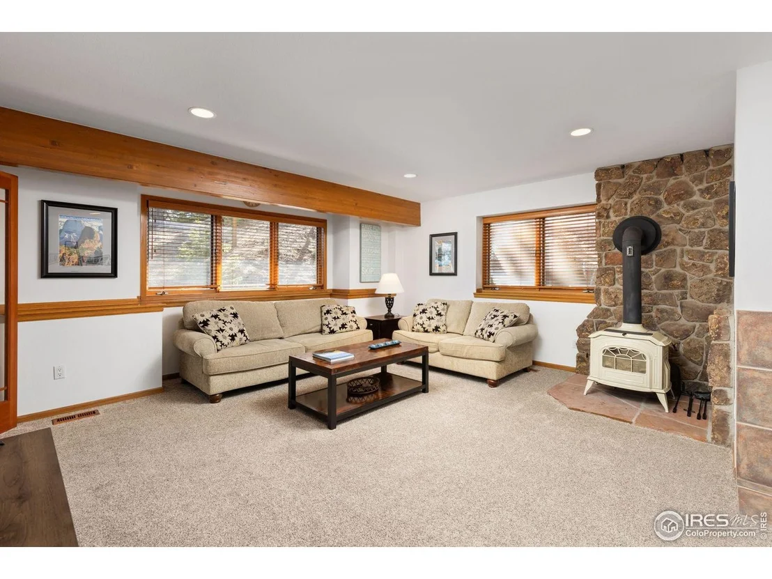 Photo of 82 Grove Ct