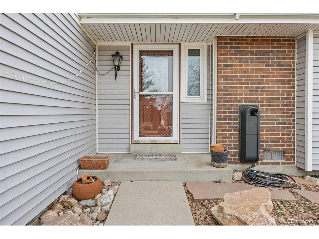 Photo of 8037 Iris Ct
