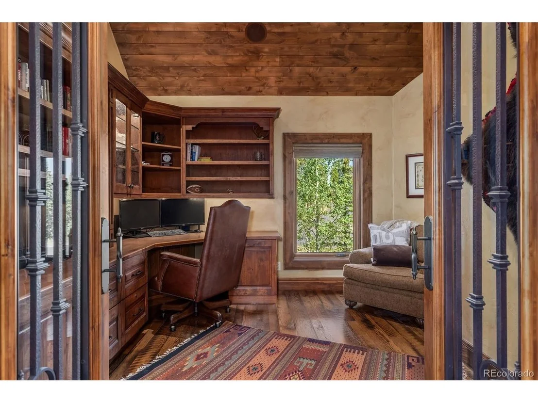 Photo of 345 Peerless Dr