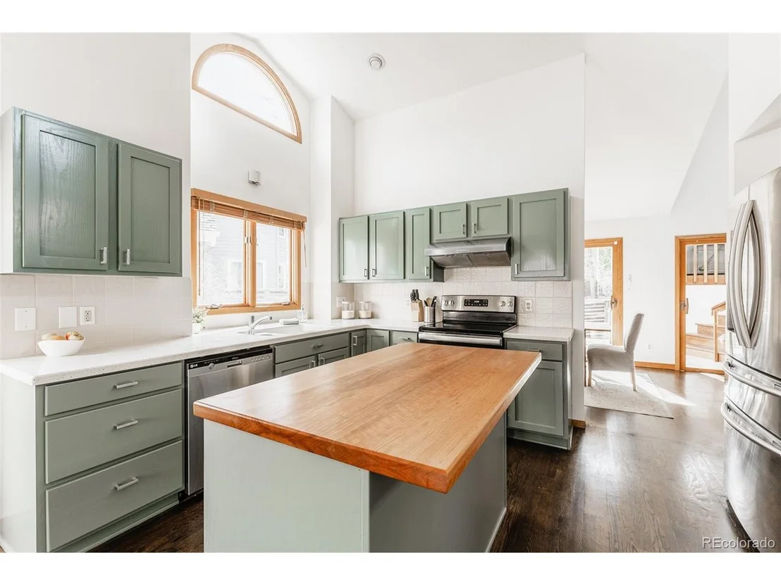 Photo of 847 Racquet Ln