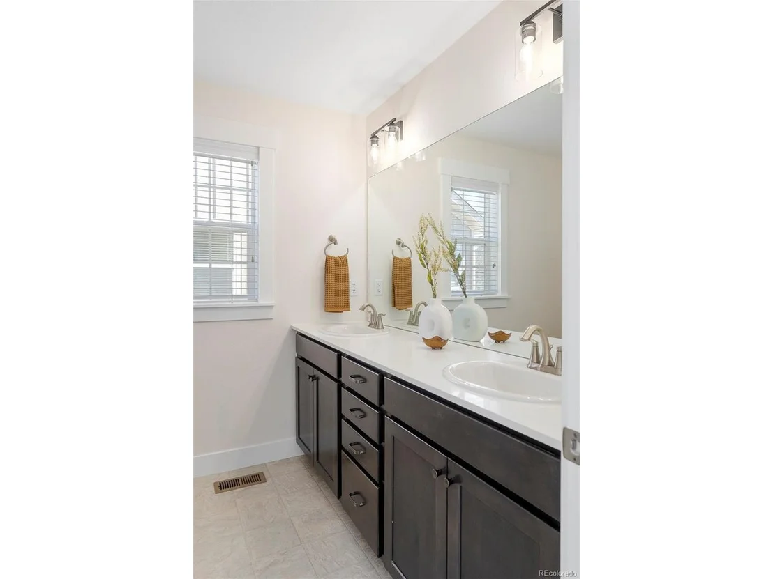 Photo of 2886 Twin Lakes Cir