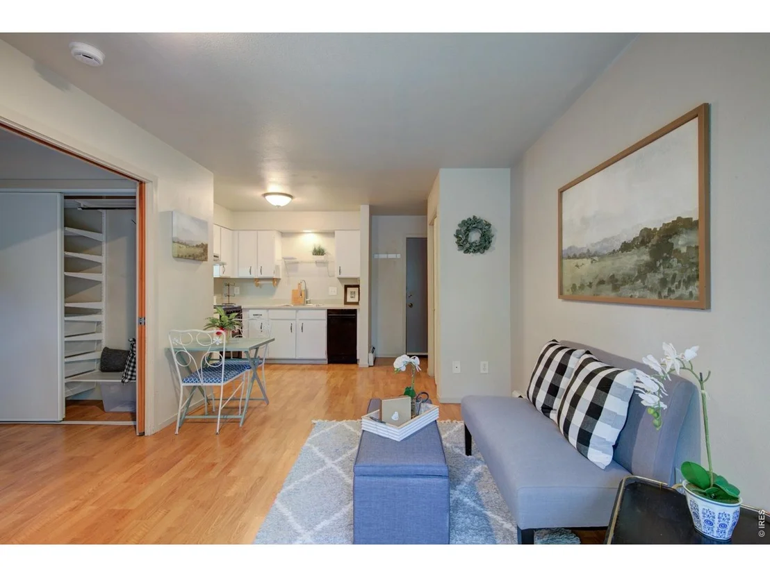 Photo of Unit 1 at 2711 Mapleton Ave