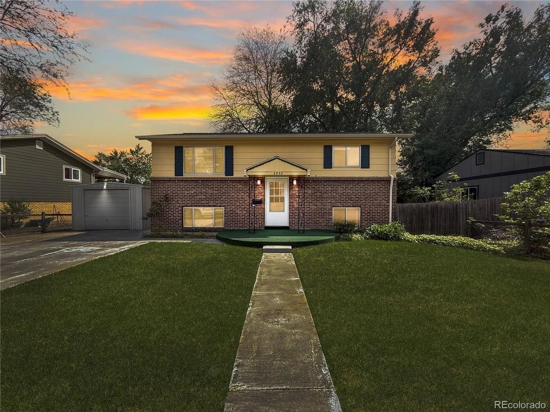 Photo of 6950 W 62nd Pl