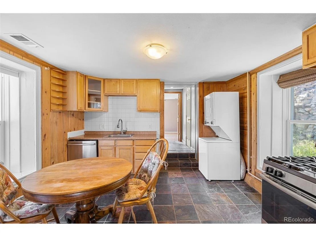 Photo of 350 Spring St