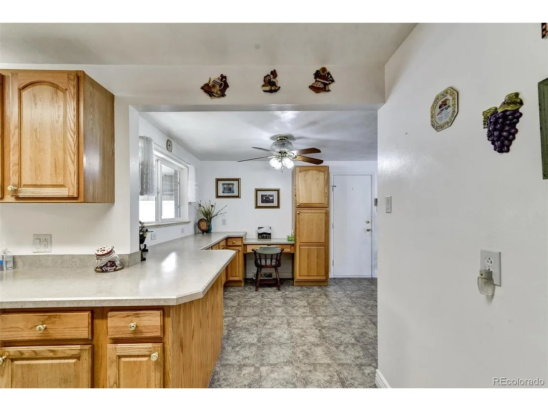 Photo of 6043 Field St
